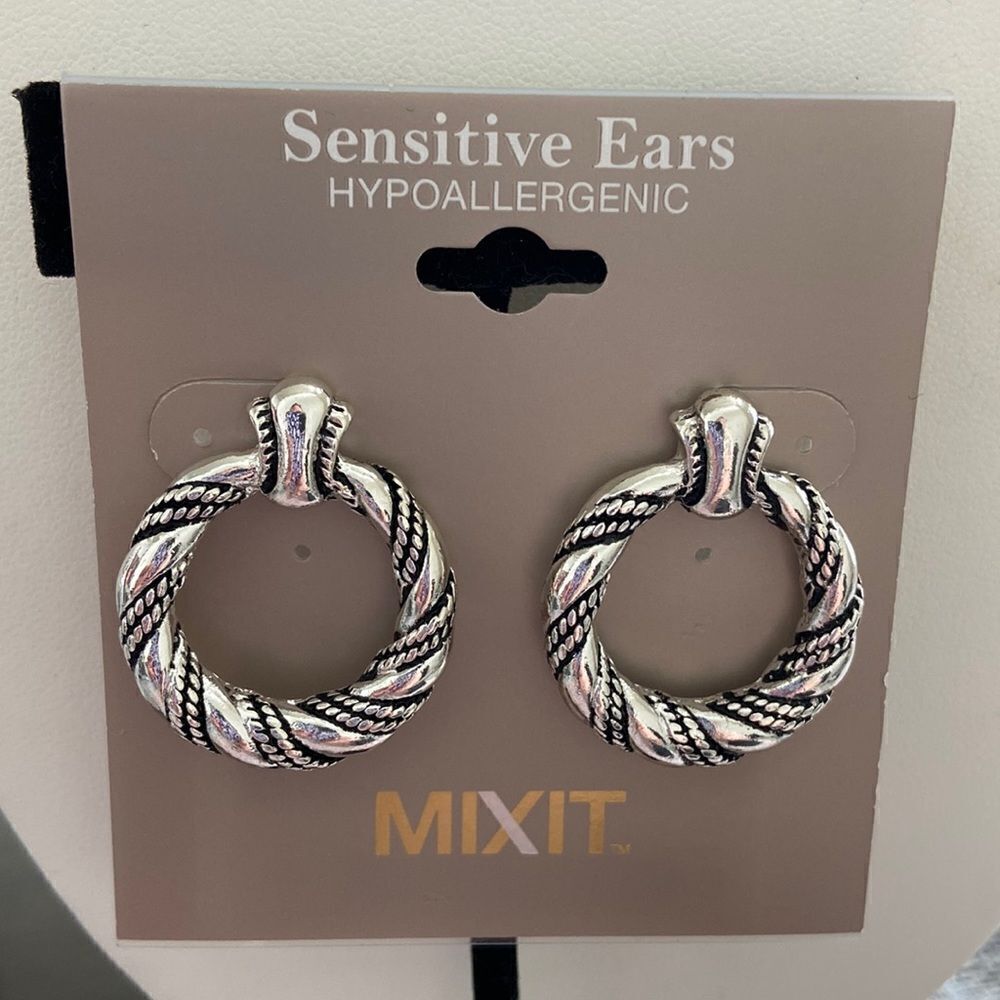 MiXiT NWT Black & Silver Loop hypoallergenic